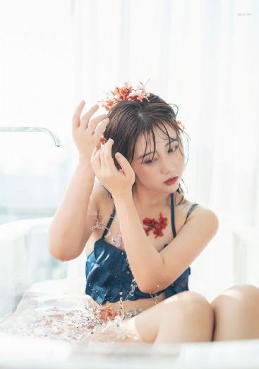 97人妻天天爽夜夜爽二区_青苹果乐园免费高清观看