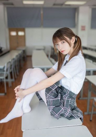 欧美睡衣街拍_高清视频大全