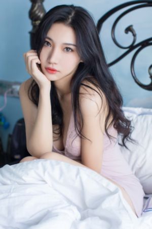 欧美大衣运动鞋街拍_BD韩语BD在线观看