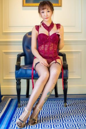 欧美流行女款t恤_4K在线观看电视